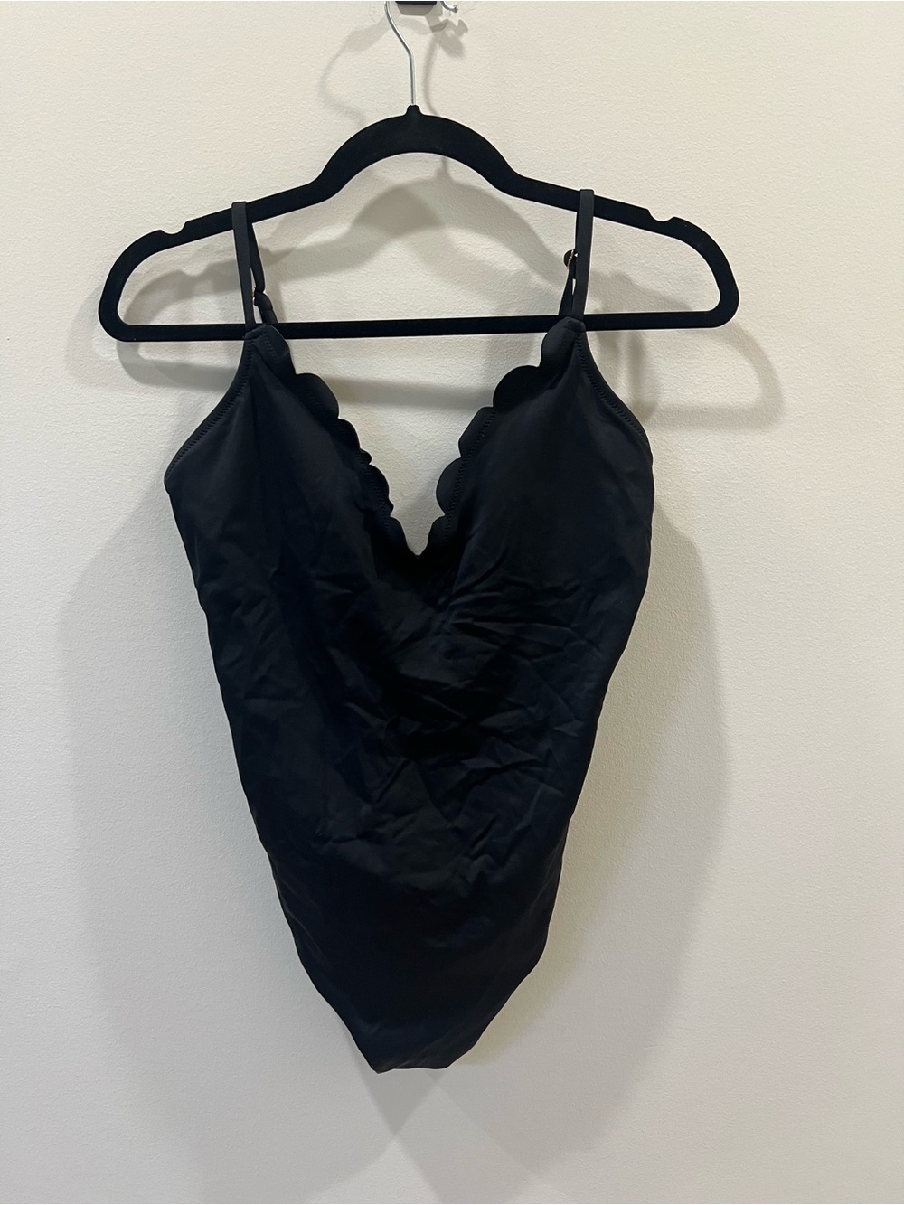 Vanilla/Beach Black Scallop V-Neck One-Piece Swimsuit